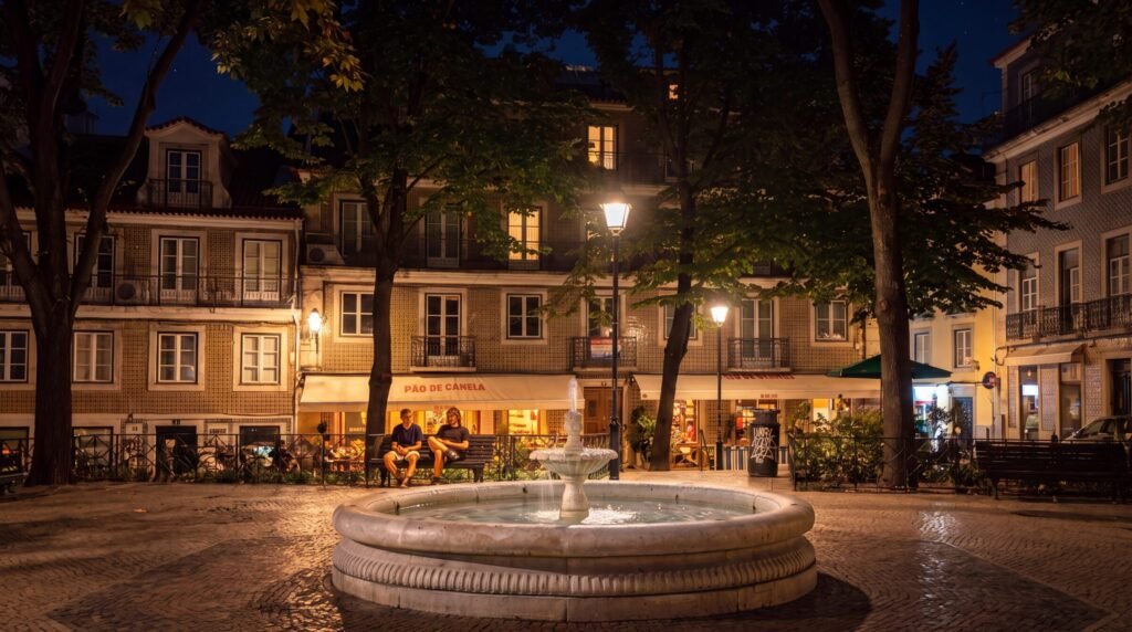 Na Praça das Flores, o fado devolveu a noite ao bairro
